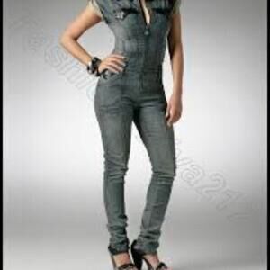 DEREON BEYONCE DENIUM ZIP UP JUMPSUIT SIZE LARGE